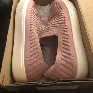 Skechers memory foam shoes size 10 (vegan)